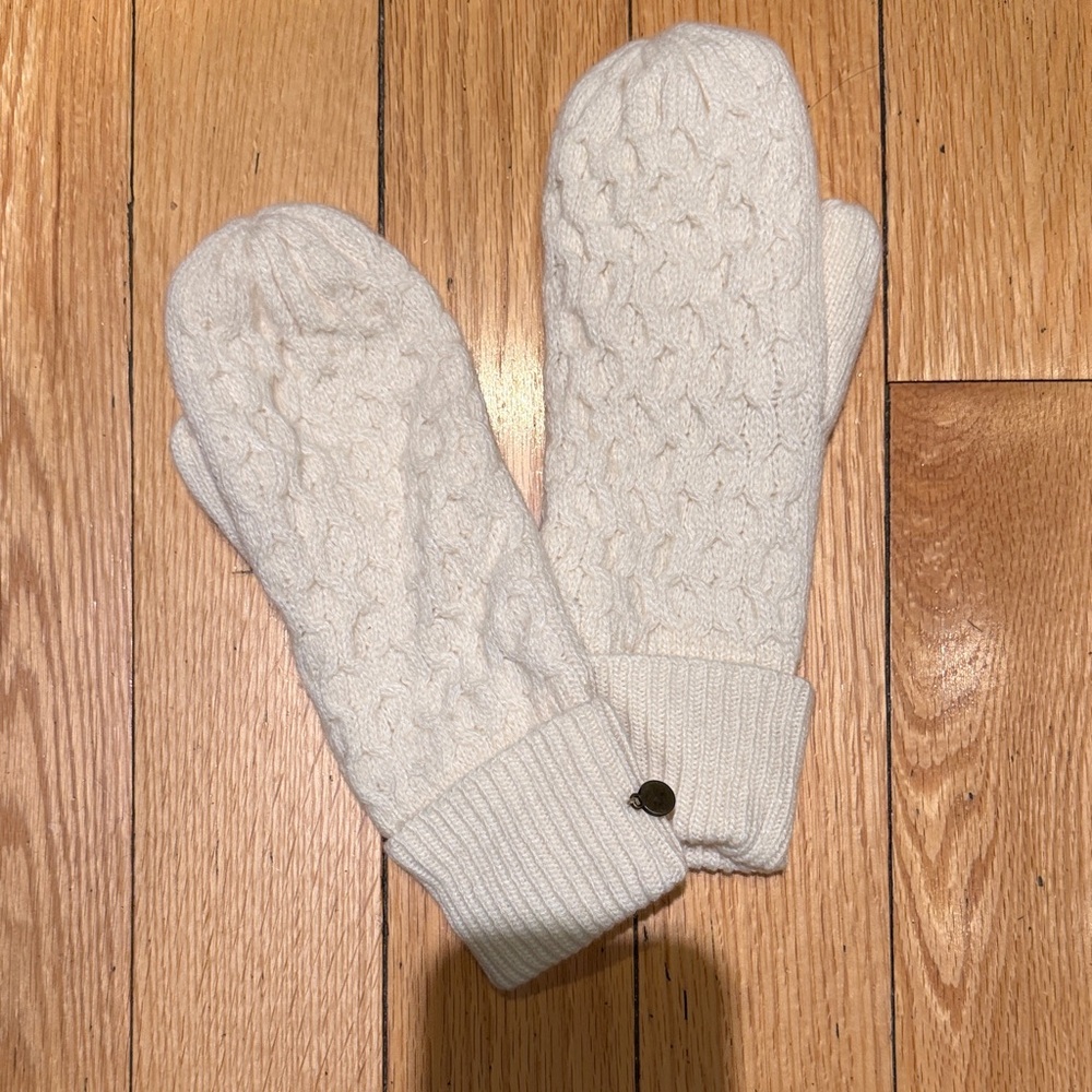 Simons White Cable Knit Mittens